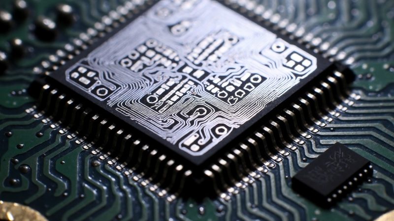 Uniswap v4 hook vulnerabilities and liquidity fragmentation trends