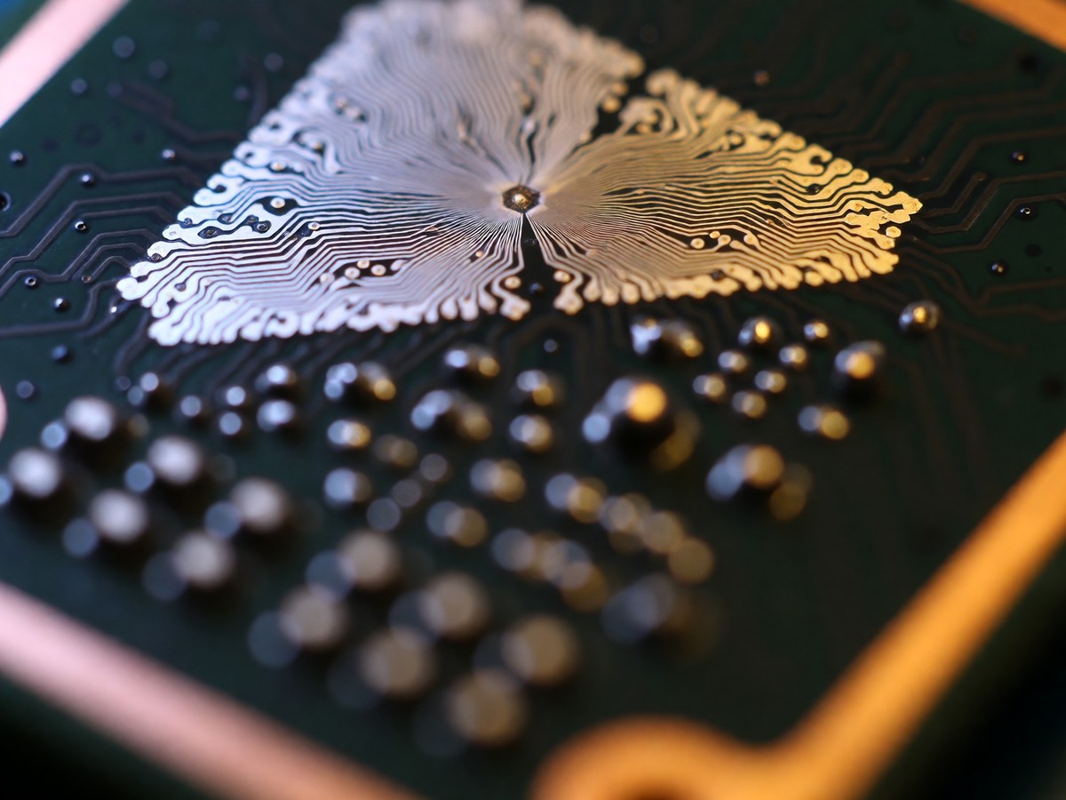 Monad scaling and the 200,000 TPS benchmark