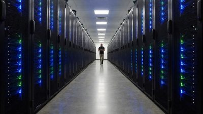 IBIT maintains dominance amid fee competition