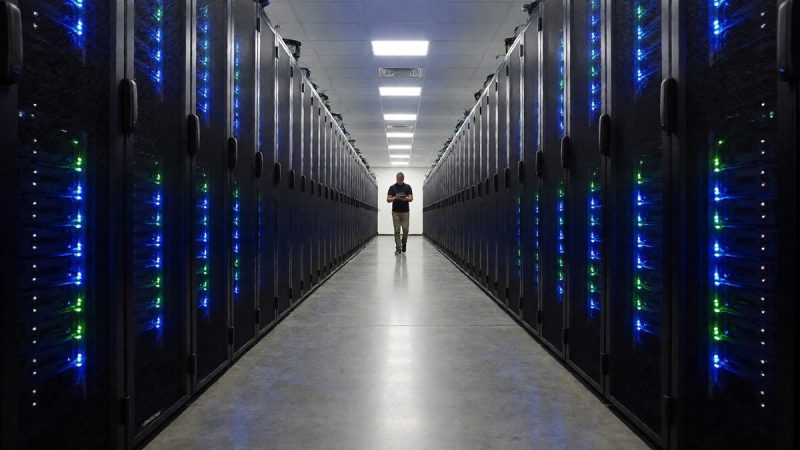 IBIT maintains dominance amid fee competition