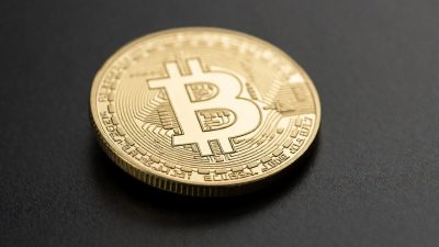 Fidelity's crypto expansion and political pushback