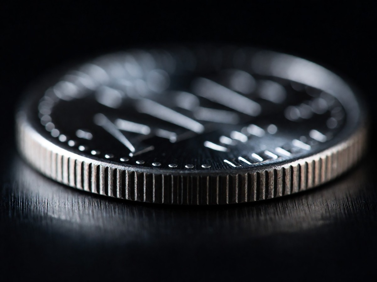 Arbitrum economic gains versus Base revenue transfers